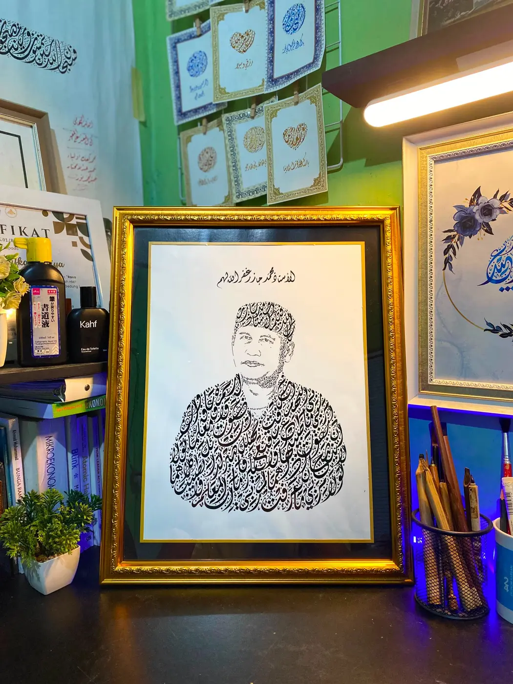 Karya satu wajah dalam pilihan warna lain