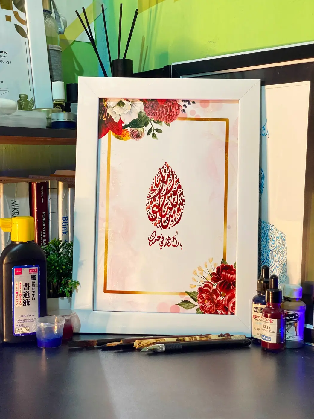 Custom nama kaligrafi dengan tinta merah