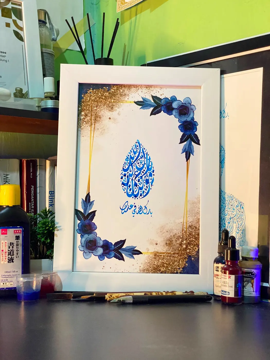 Custom nama kaligrafi dengan tinta biru