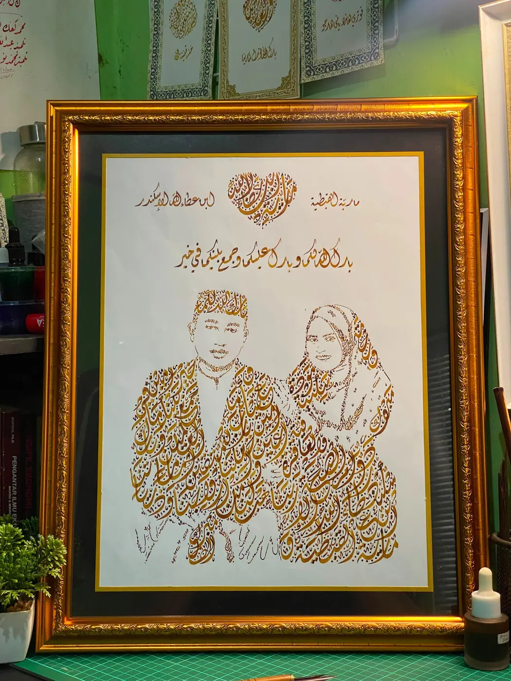 Wedding Portrait Series dalam pigura emas